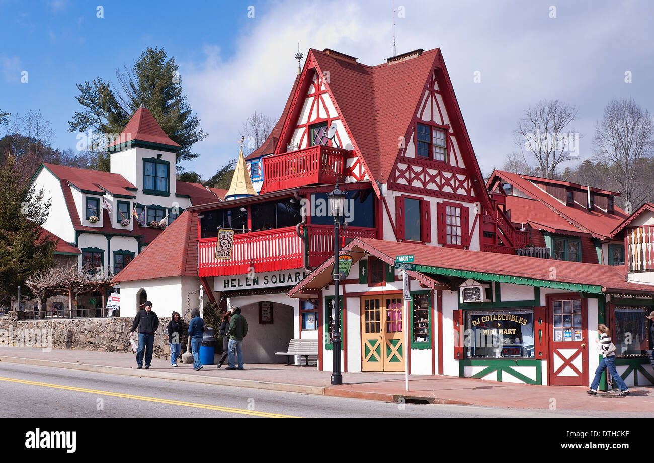 Ri-creazione di un bavarese villaggio alpino completo con vicoli in ciottoli e vecchio mondo torri, Helen, GEORGIA, STATI UNITI D'AMERICA Foto Stock
