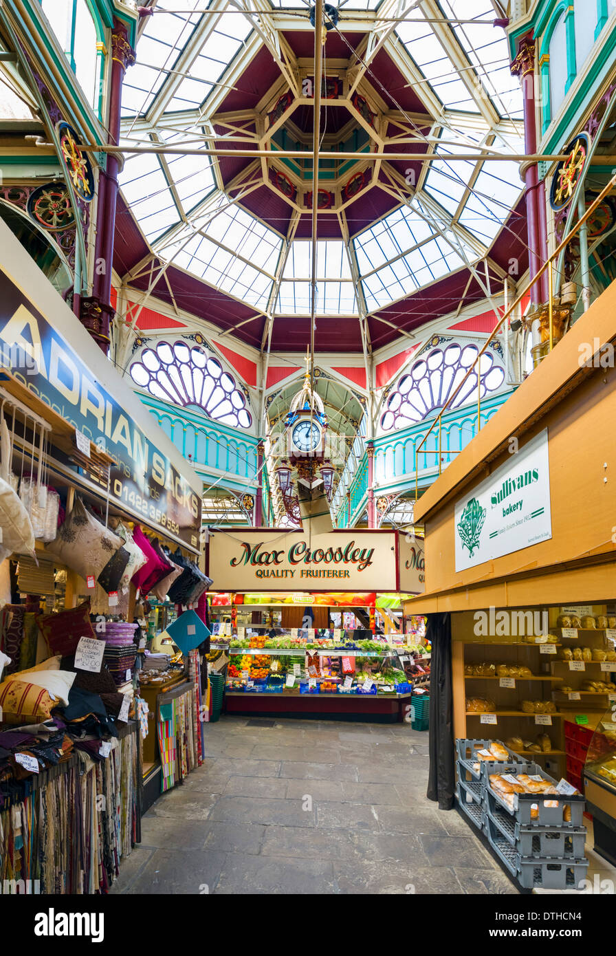 Halifax Borough Market nel centro della città, Halifax, West Yorkshire, Inghilterra, Regno Unito Foto Stock