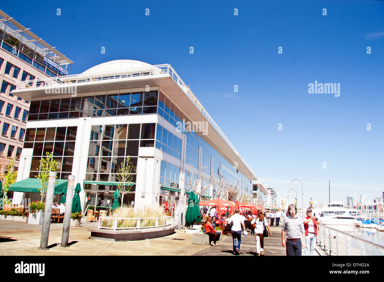 Blocco di appartamenti e il centro shopping di Puerto Madero Buenos Aires Foto Stock