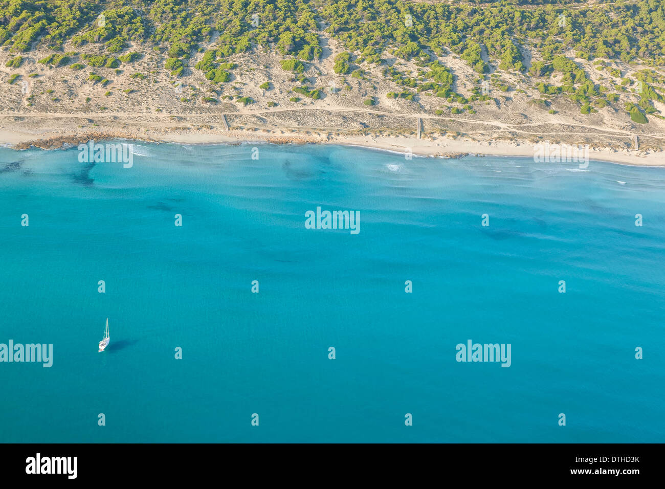 Mattina vista aerea di Sa Canova beach, a Son Serra de Marina area. Maiorca, isole Baleari, Spagna Foto Stock