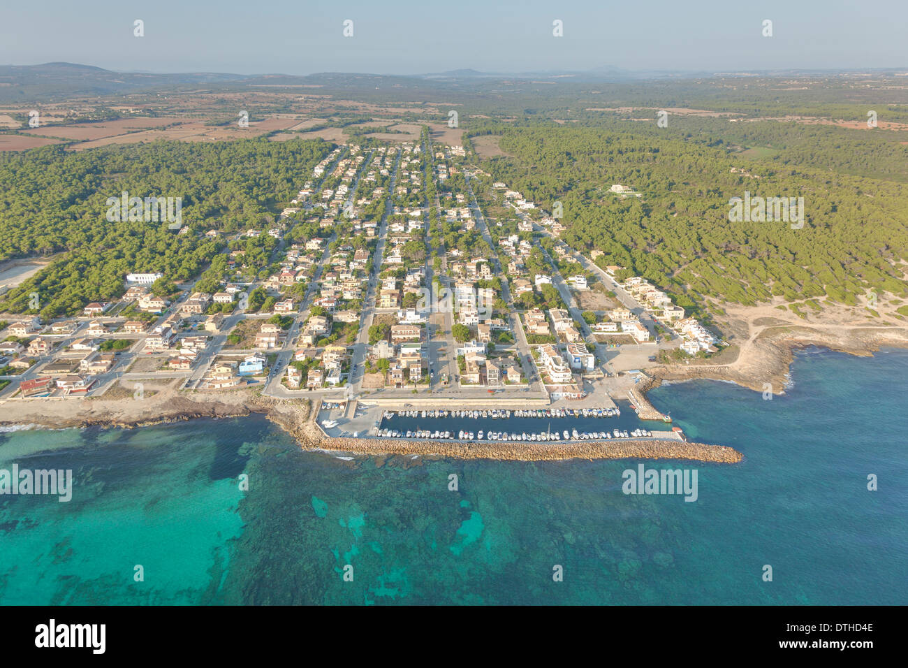 Son Serra de Marina zona residenziale e marina. Santa Margalida area. Vista aerea. Maiorca, isole Baleari, Spagna Foto Stock