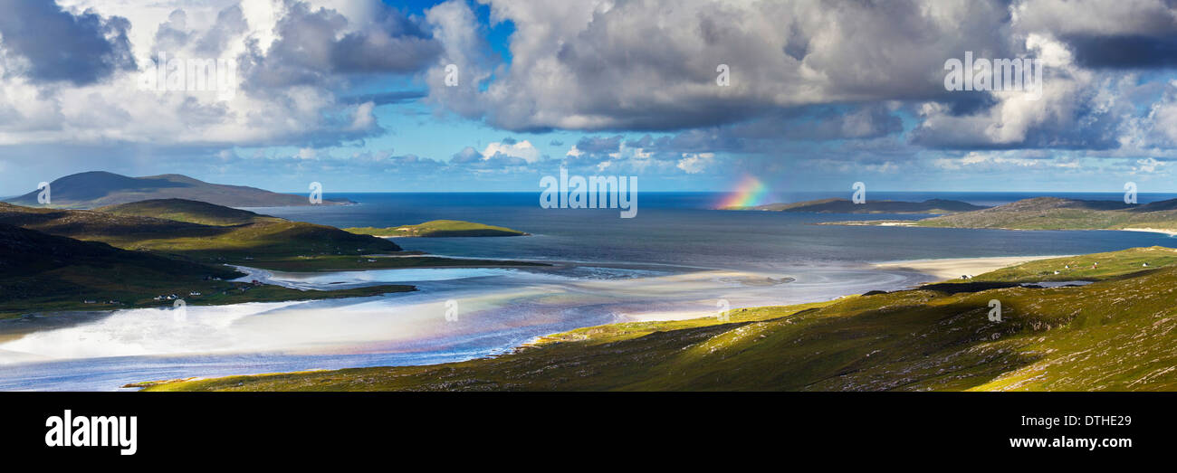 Una vista panoramica sulla spiaggia Luskentire sulle isole di Harris, Scozia. Preso dalla Beinn Dhubh Foto Stock