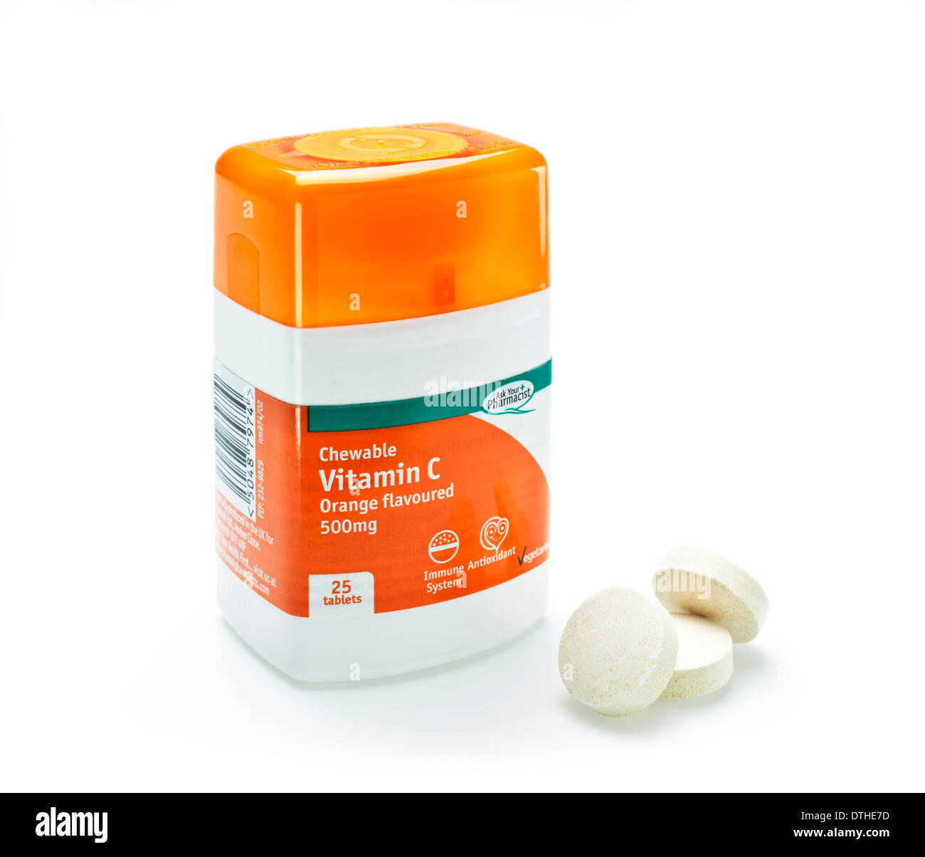 Masticabile Compresse di vitamina C in una bottiglia su sfondo bianco Foto Stock