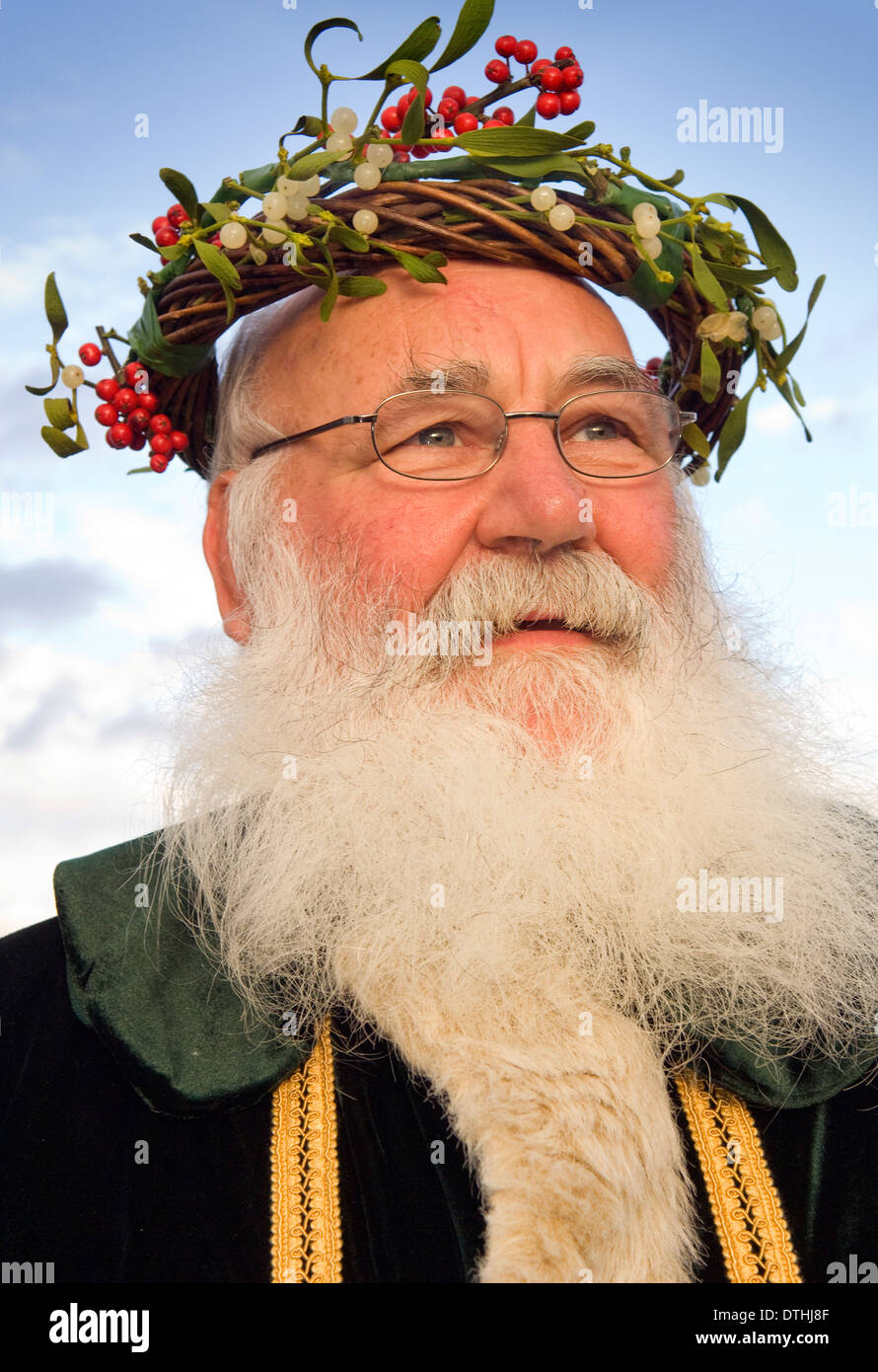 Tenbury Mistletoe & Holly Auction, una vendita annuale pre-natalizia dove vengono messe all'asta le piante da decorazione, il Babbo Natale Verde Foto Stock