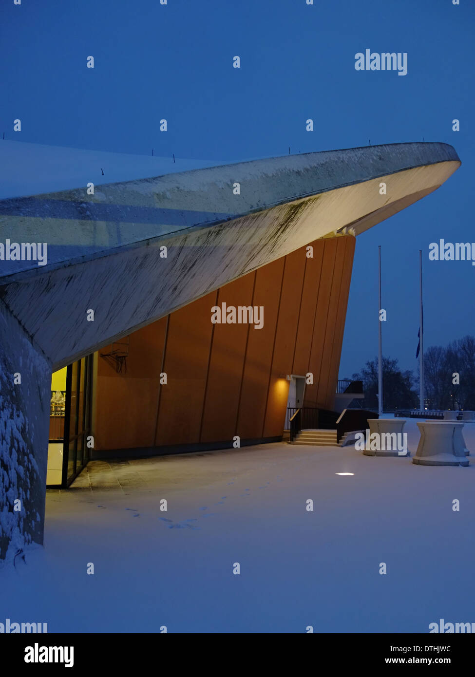 Berlino, Germania - 27 Gennaio 2014: neve fresca al Haus der Kulturen der Welt, Tiergarten di Berlino. Foto Stock