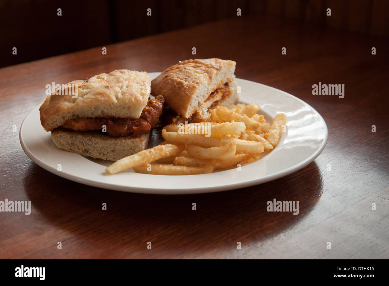 Cibo, piastra di pranzo, sandwich,francese- fries,pollo,foccacia-pane e farina, Foto Stock