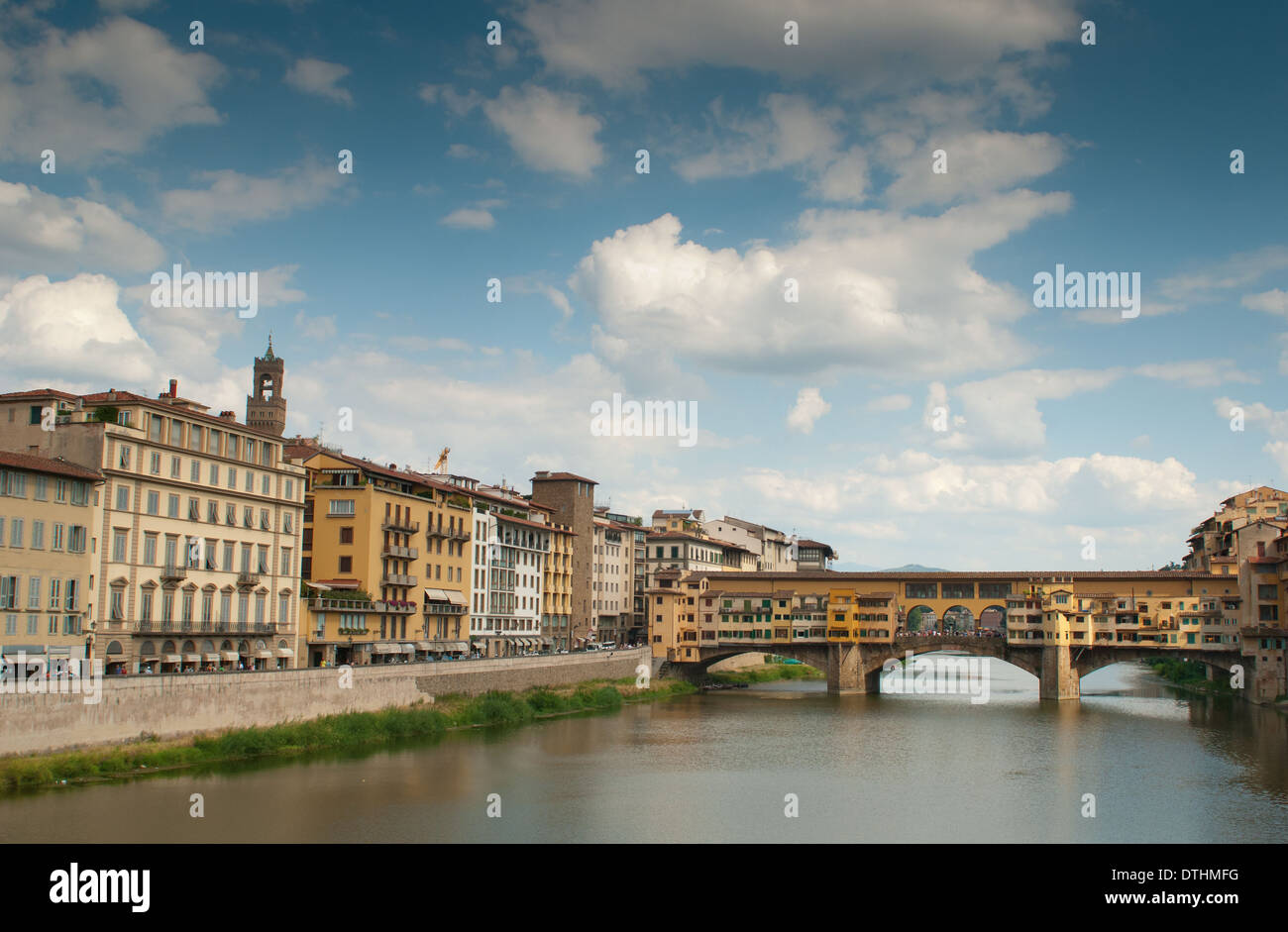 Ponte Vecchio ponte di arco a Firenze, Italia Foto Stock