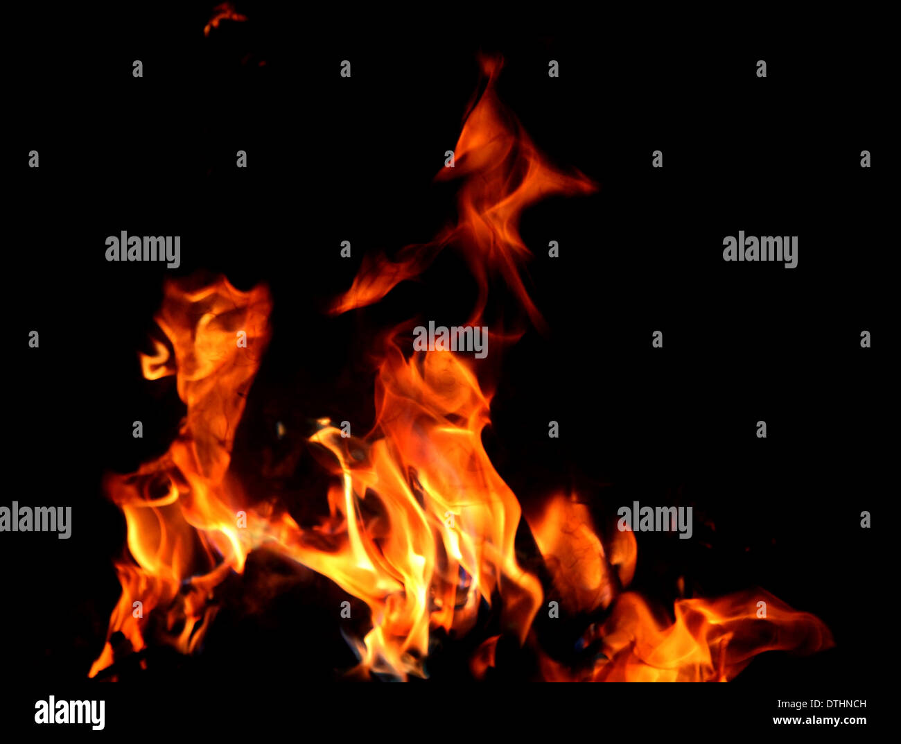 Fuoco e fiamme su sfondo nero Foto Stock