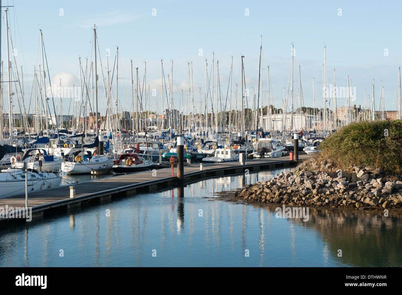 Yacht e imbarcazioni da diporto in Haslar Marina a Gosport Foto Stock