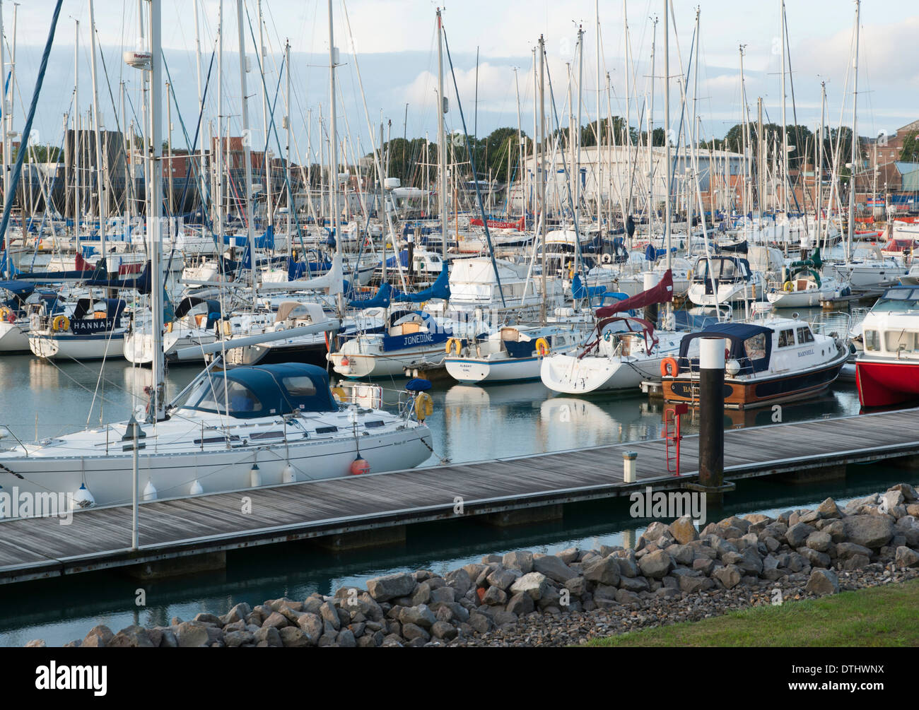 Yacht e imbarcazioni da diporto in Haslar Marina a Gosport Foto Stock