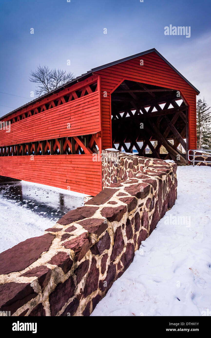 Sach il ponte coperto durante l'inverno, nei pressi di Gettysburg, Pennsylvania. Foto Stock