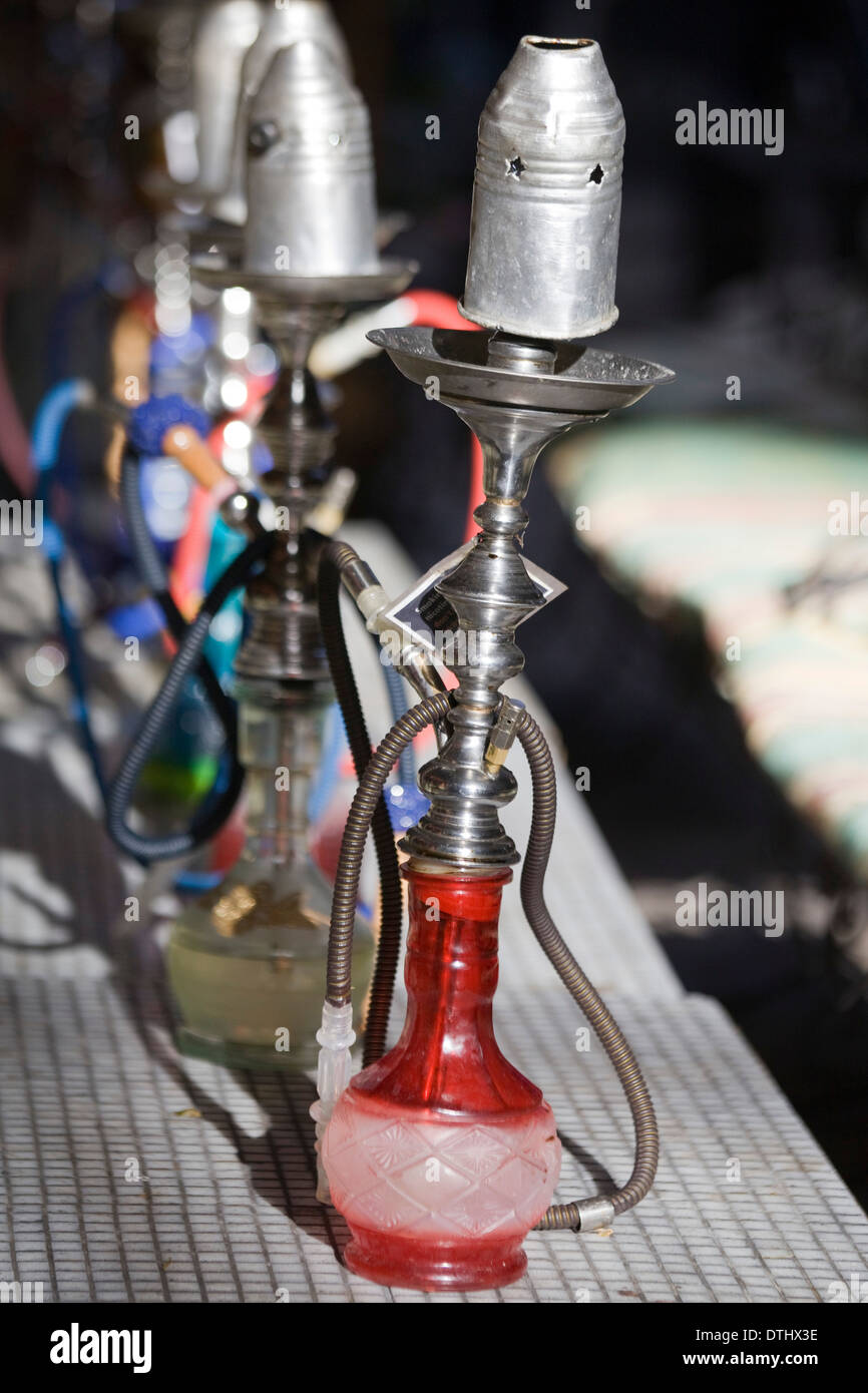 Hookah su un tavolo da pranzo in un Cafe Londra Inghilterra Foto Stock