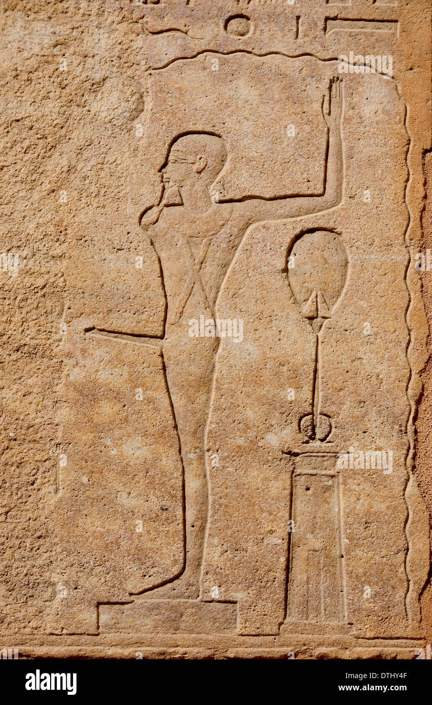 Sollievo dalla Cappella Rossa di Hatshepsut che venne demolito dal suo successore Thutmosi III: il dio Min hityphallic Foto Stock