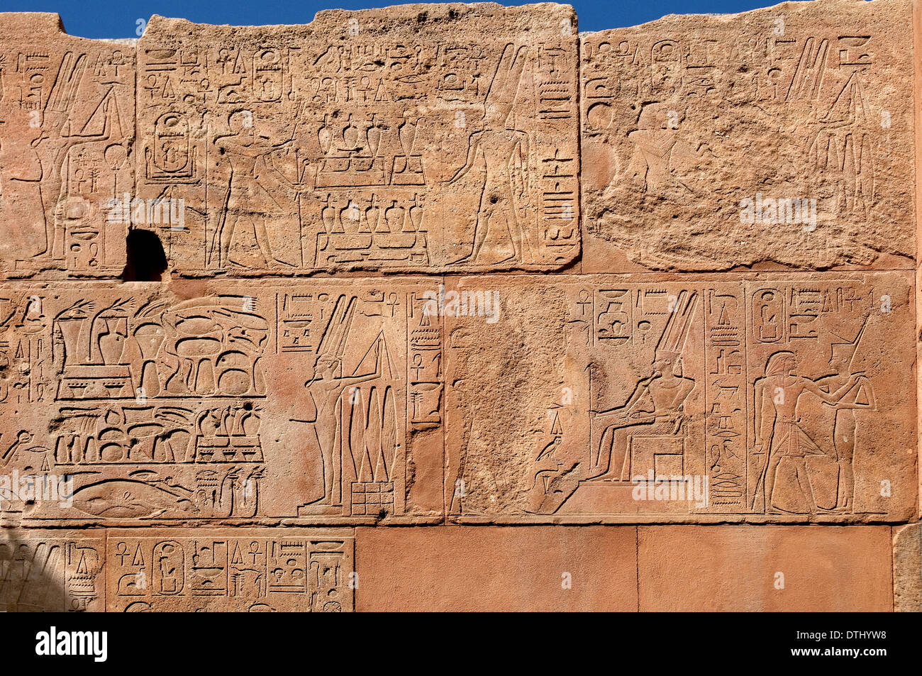 Sollievo dalla Cappella Rossa di Hatshepsut che venne demolito dal suo successore Thutmosi III. Foto Stock