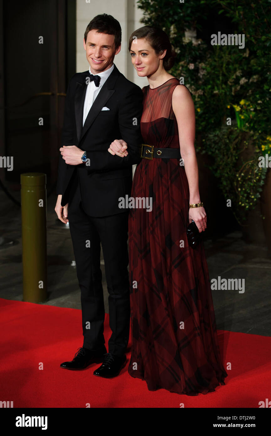 Eddie Redmayne e Hannah Bagshawe arriva per il British Academy Film Awards 2014 dopo essere partito al Grosvenor Hotel. Foto Stock