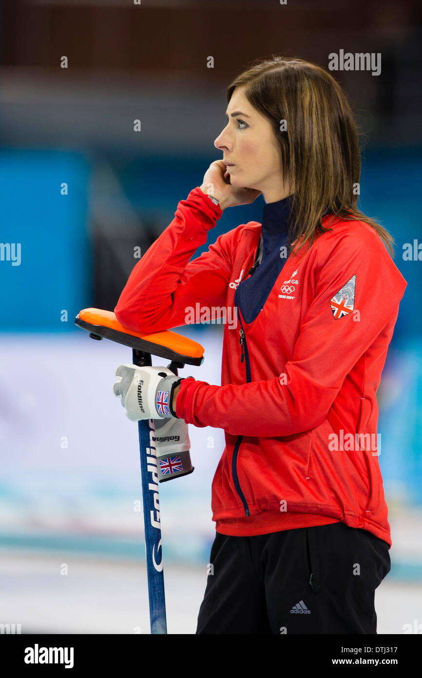 Sochi, Krai Krasnodar, Russia. 19 feb 2014. Gran Bretagna saltare Eve MUIRHEAD durante la semifinale di donne del Curling concorrenza tra Gran Bretagna e Canada dal cubo di ghiaccio del centro di Curling, costiere Clustre - XXII Giochi Olimpici Invernali Credito: Azione Sport Plus/Alamy Live News Foto Stock