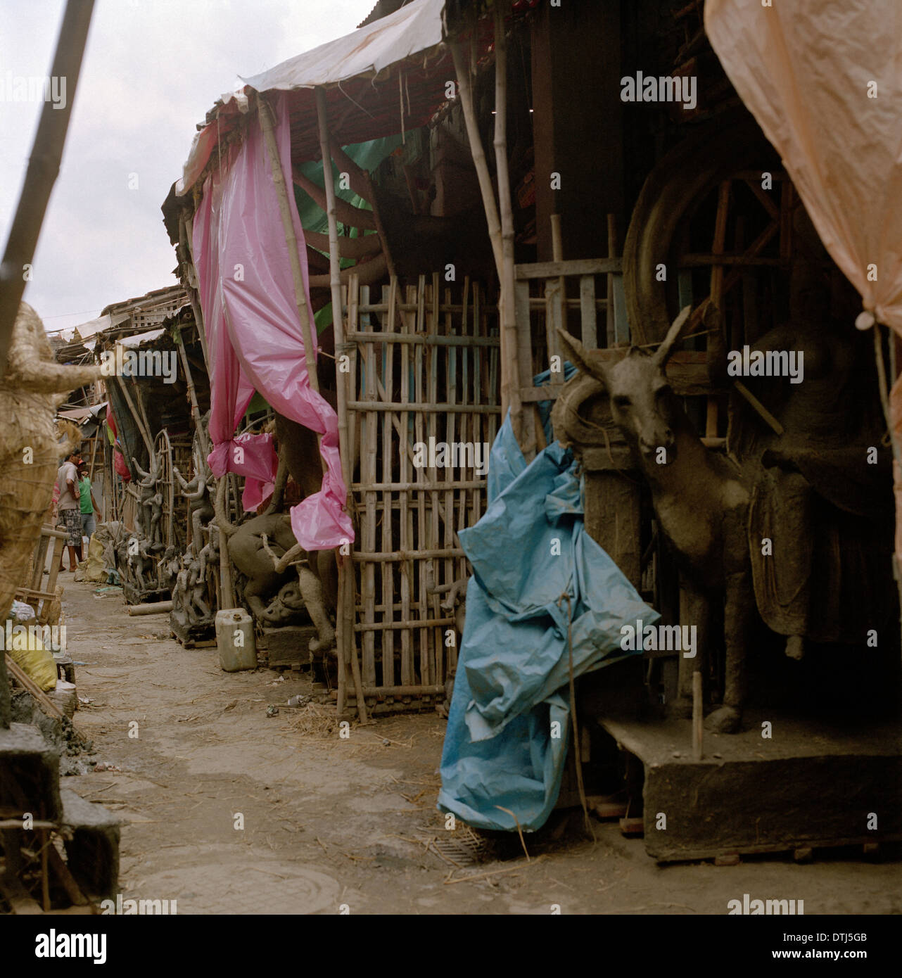 Fotografia documentaria - Kumartuli Kumortoli potters del distretto di Calcutta Kolkata nel Bengala Occidentale in India in Asia del Sud. Foto Stock