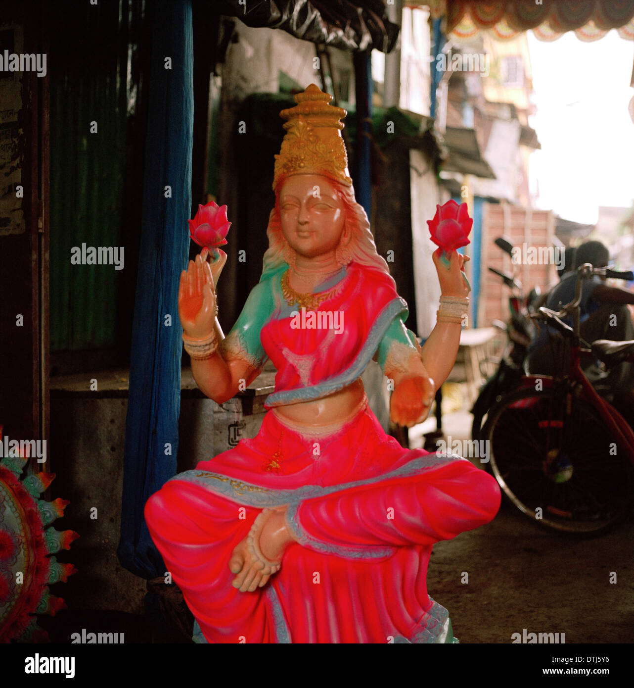 Divinità indù in Kumartuli Kumortuli in Calcutta Kolkata nel Bengala Occidentale in India in Asia del Sud. La religione dei religiosi Arte Scultura Storia Travel Foto Stock