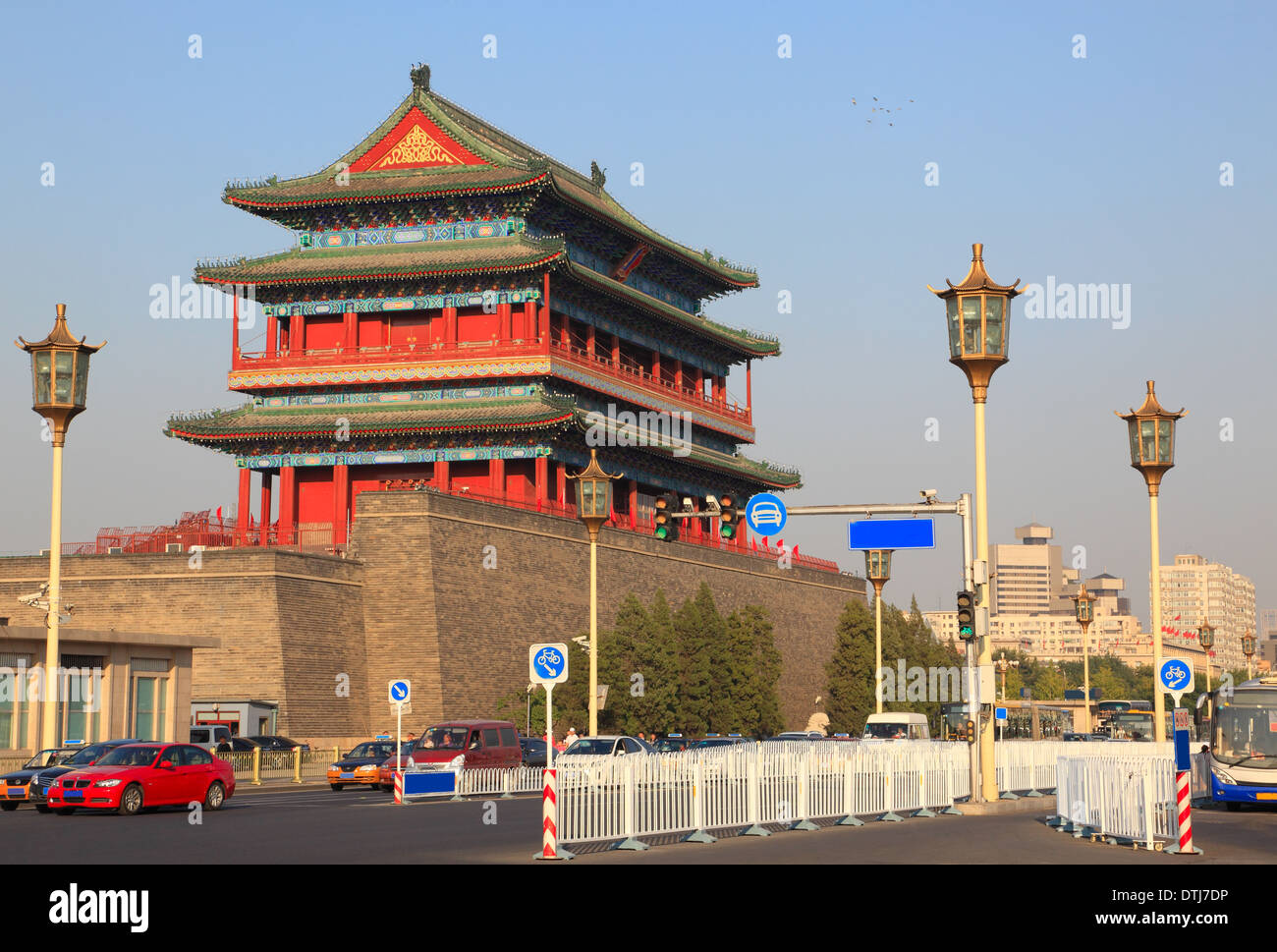 Architettura tradizionale a Pechino, in Cina, in una giornata di sole Foto Stock