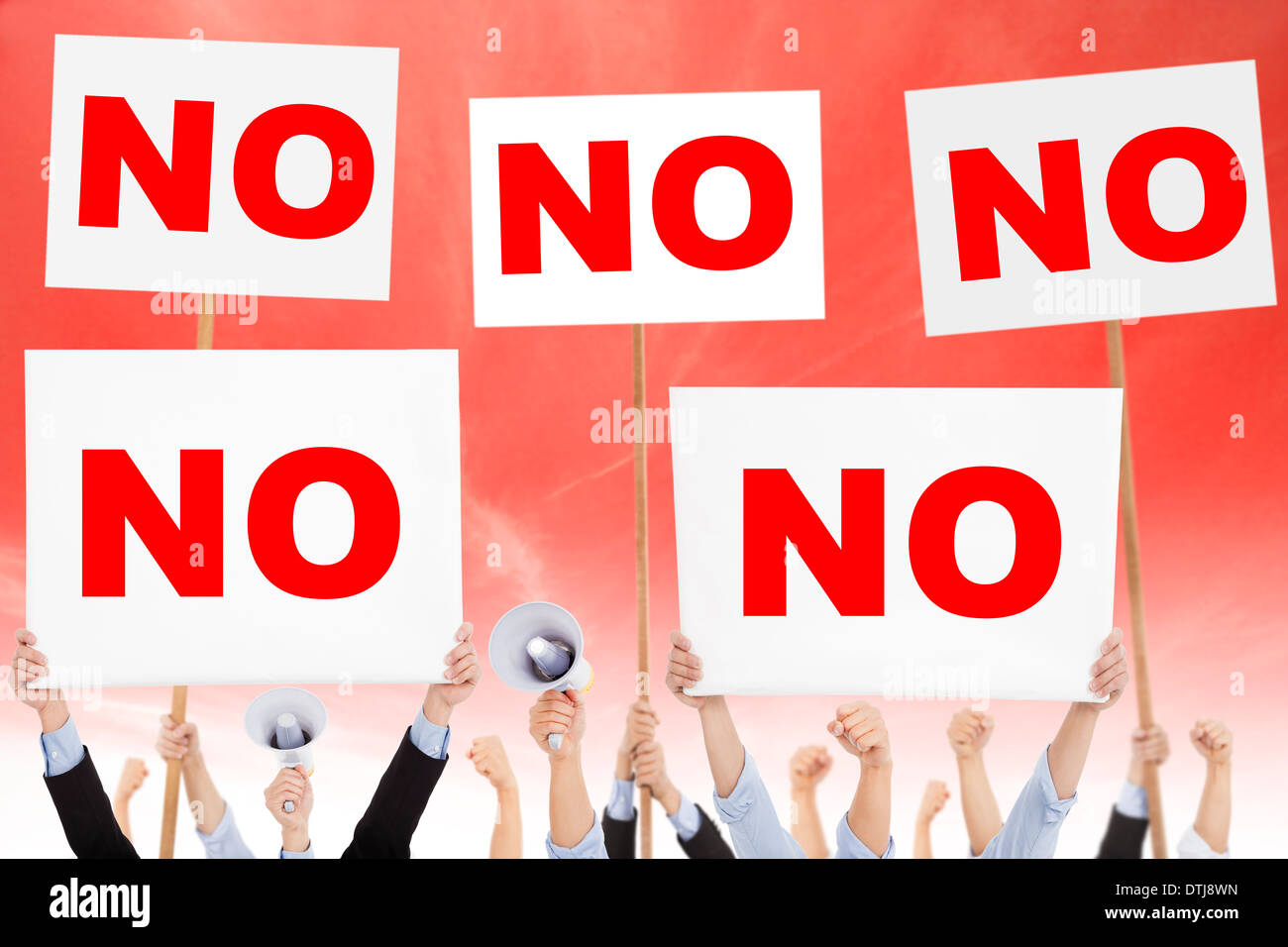 Una folla di gente che ha protestato contro l inquinamento dell ambiente in esterni Foto Stock
