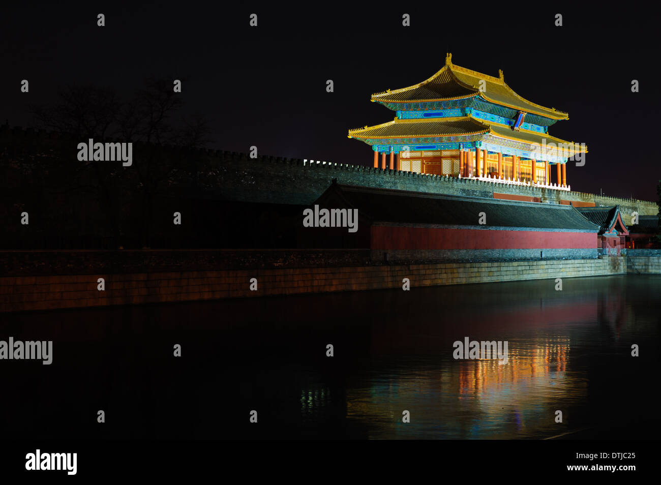 Gate di prodezza divina della Città Proibita di notte. Pechino, Cina. Foto Stock