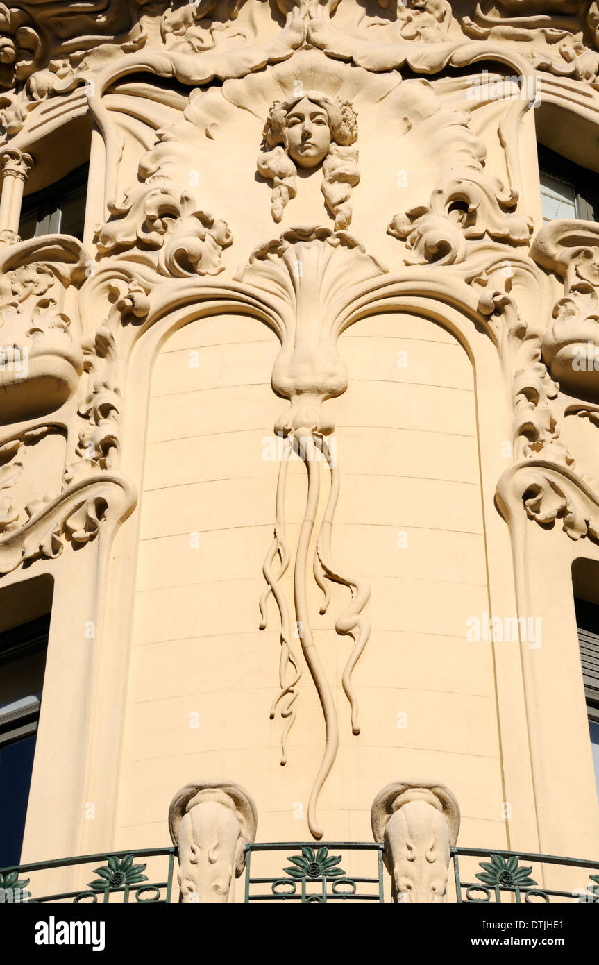 Madrid, Spagna. Casa del Longoria (1902: Jose Grases Riera) in Calle Fernando VI. Art Nouveau dettaglio Foto Stock