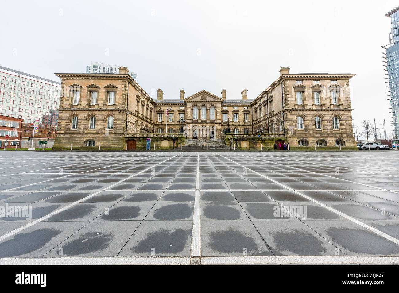 Il Customs House è un imponente palazzo Vittoriano, progettato dall'architetto Charles Lanyon. Foto Stock