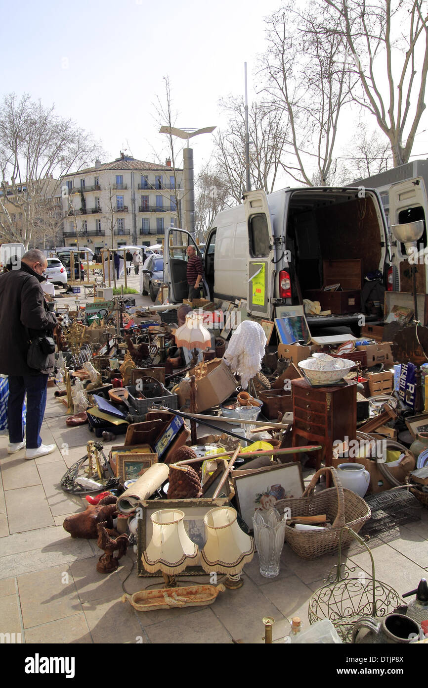Montpellier, Francia, 19 febbraio 2014. Piano Cabane, antichi Brocante mercato ogni mercoledì in piazza © Digitalman/Alamy Live News Foto Stock