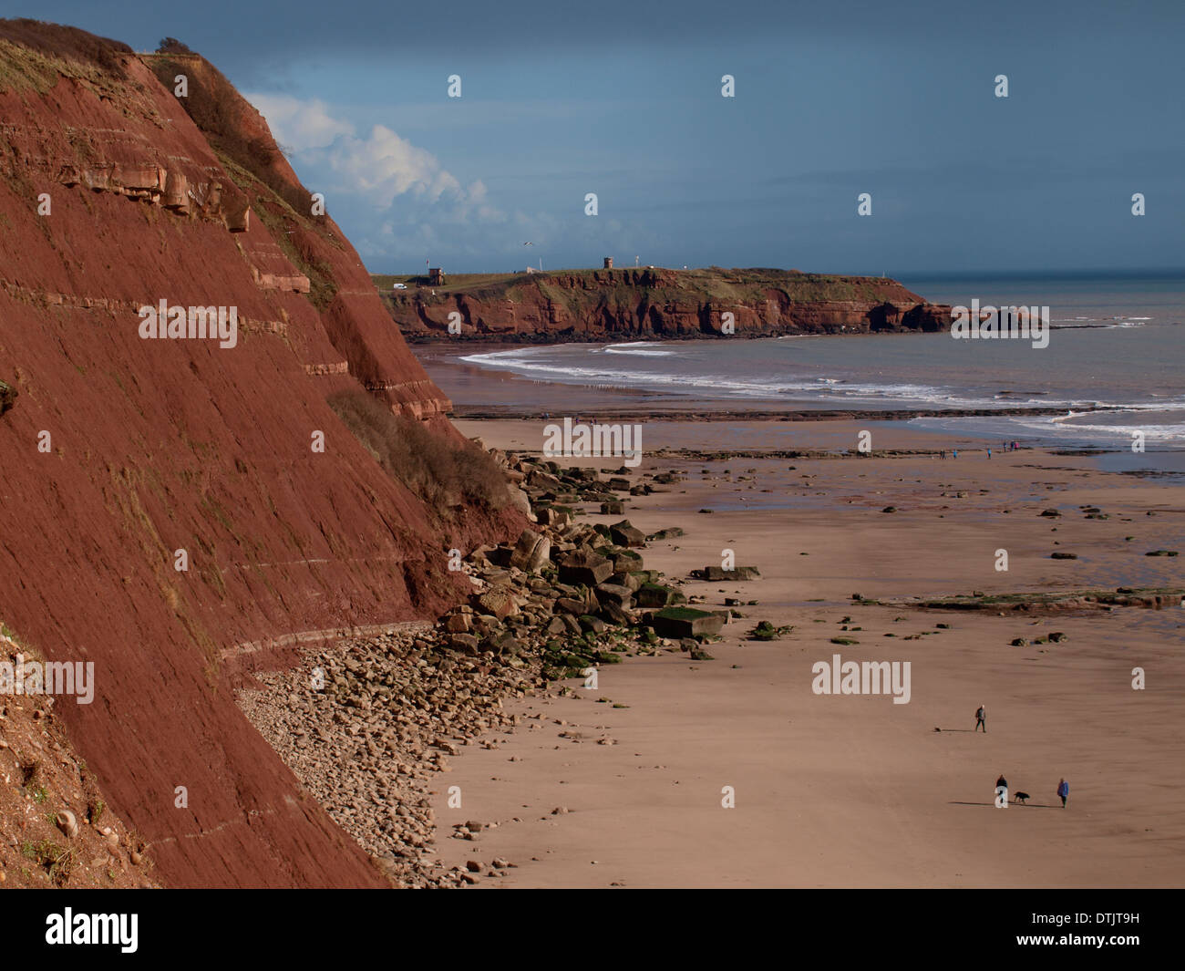 Triassico rocce rosse su Jurassic Coast vicino Orcombe Point, Exmouth, Devon, Regno Unito Foto Stock