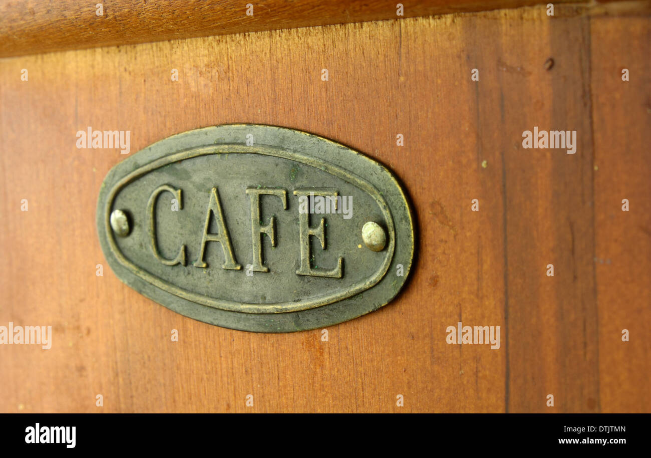 Vecchio macinino da caffè di colore marrone Foto Stock