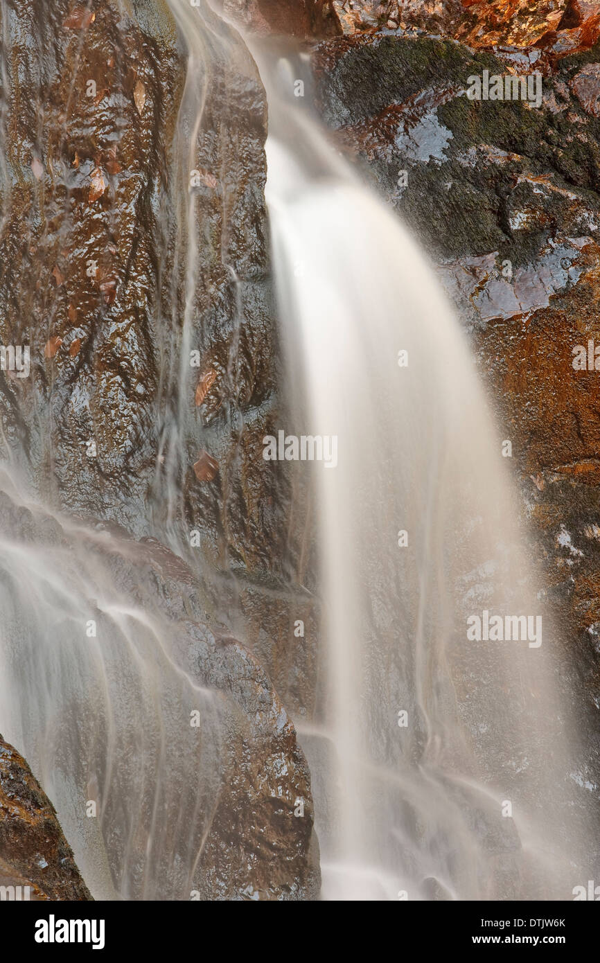 Dettaglio cascate e rocce Foto Stock