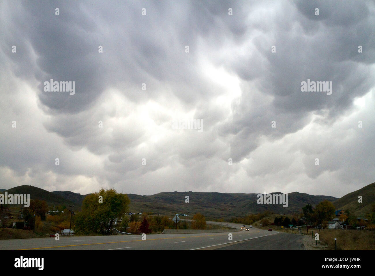 Nuvole Mammatus raccontando di una estrema sistema meteo vicino a piegare a ferro di cavallo, Idaho, Stati Uniti d'America. Foto Stock