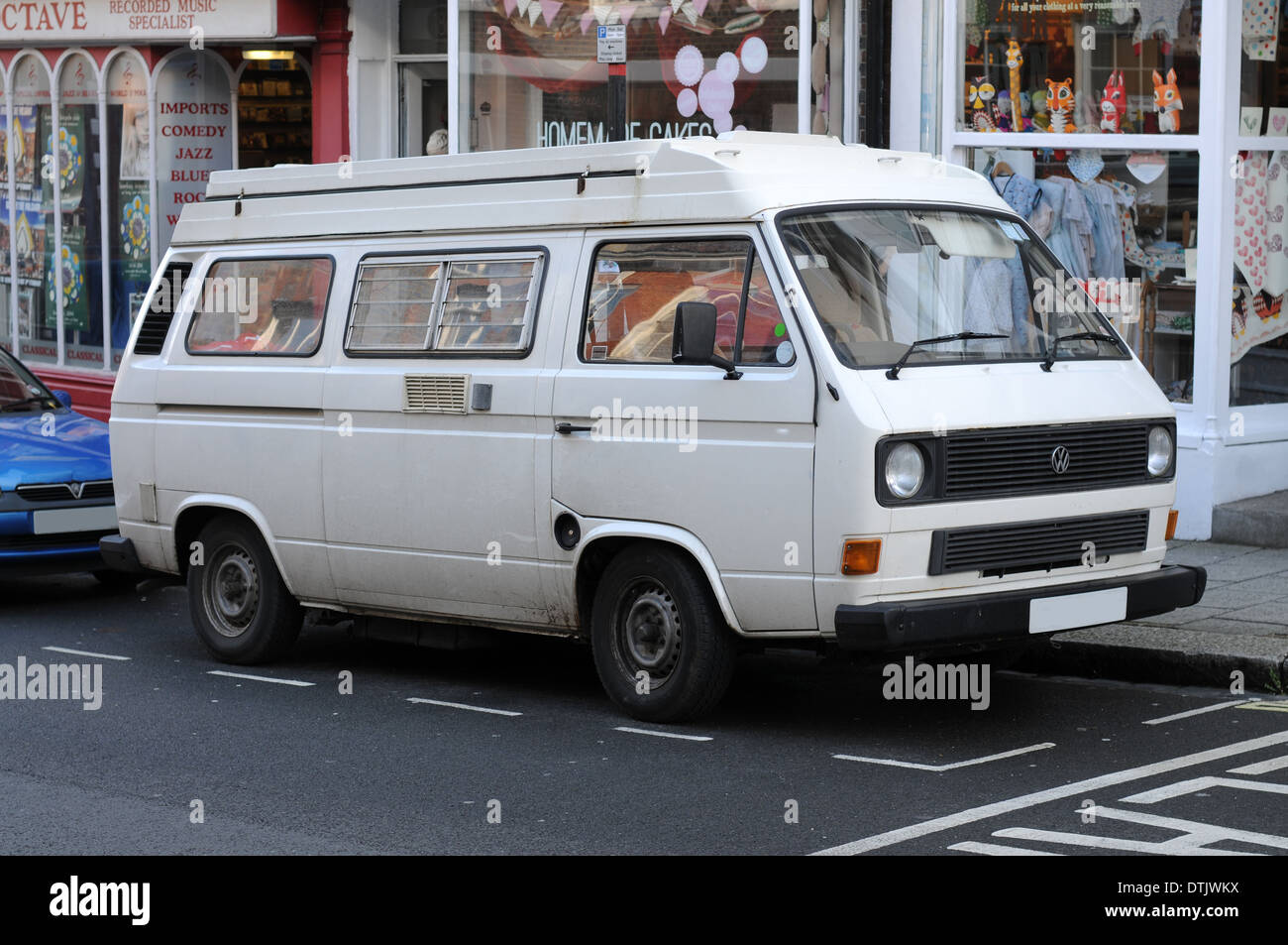 Old vw van immagini e fotografie stock ad alta risoluzione - Alamy