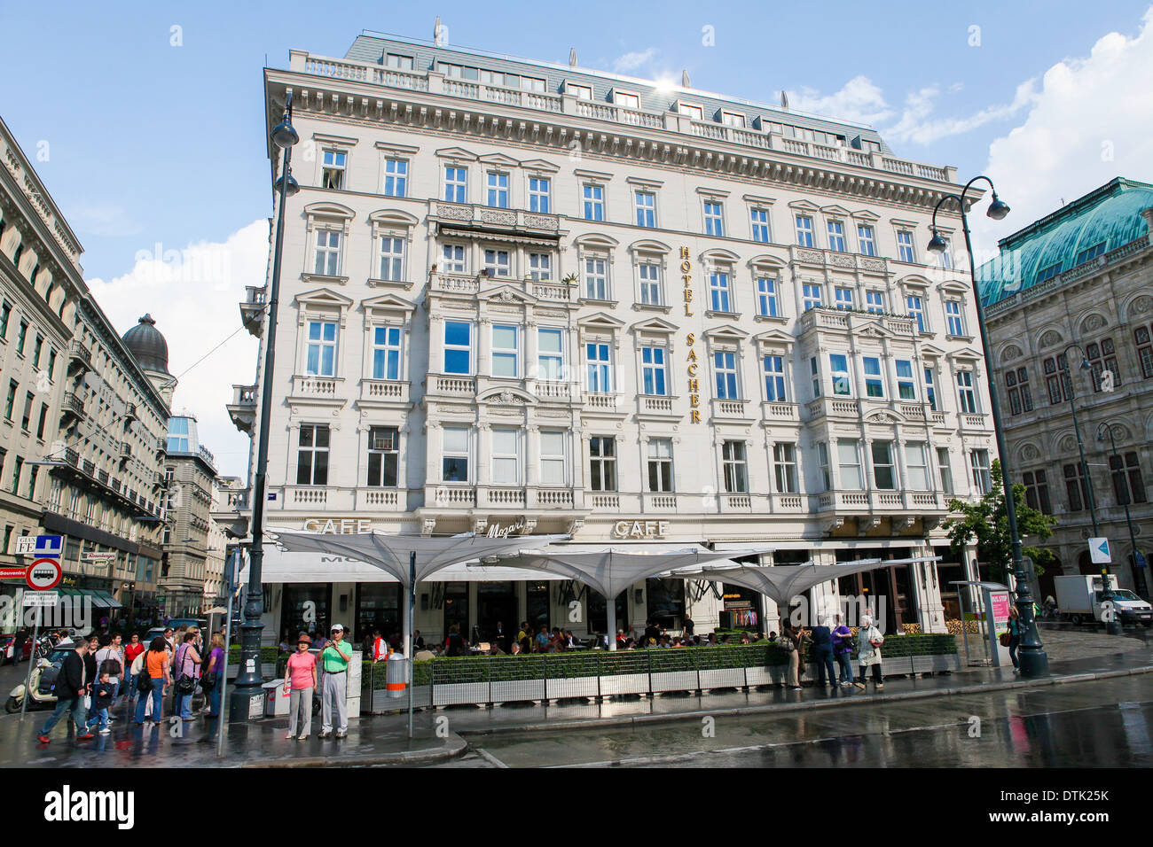 L'Hotel Sacher, un hotel a cinque stelle situato nella Innere Stadt nel primo distretto di Vienna, Austria. Foto Stock
