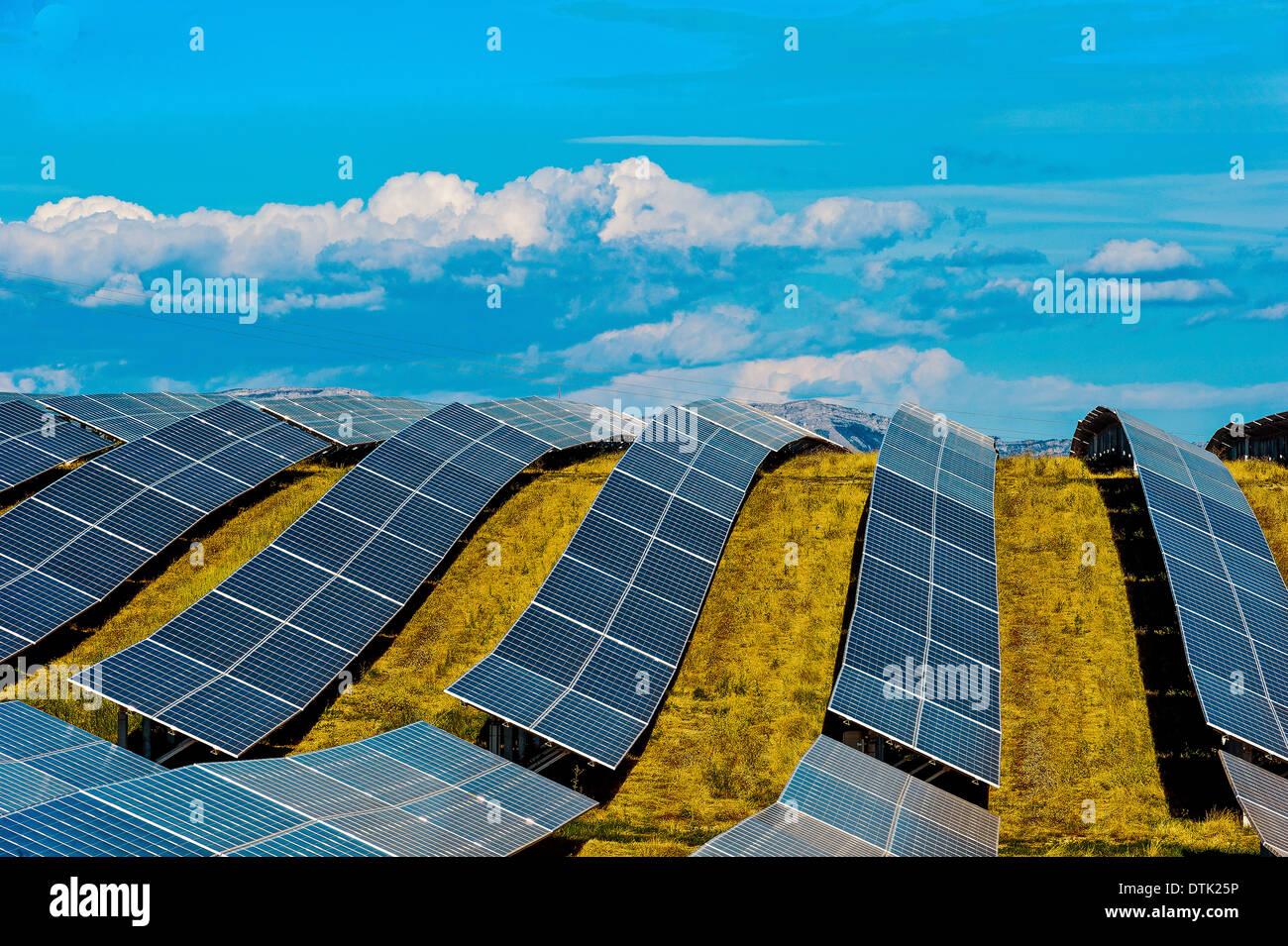 L'Europa, Francia, Alpes de Haute Provence regione Puimichel, il Mees Solar Farm, pannelli solari. Foto Stock