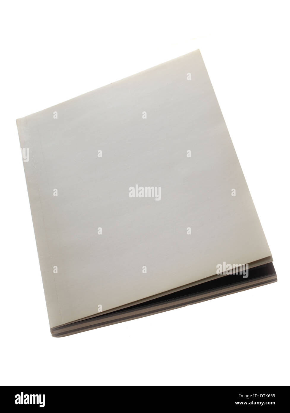 Libro bianco con coperchio rigido isolato su sfondo bianco Foto Stock