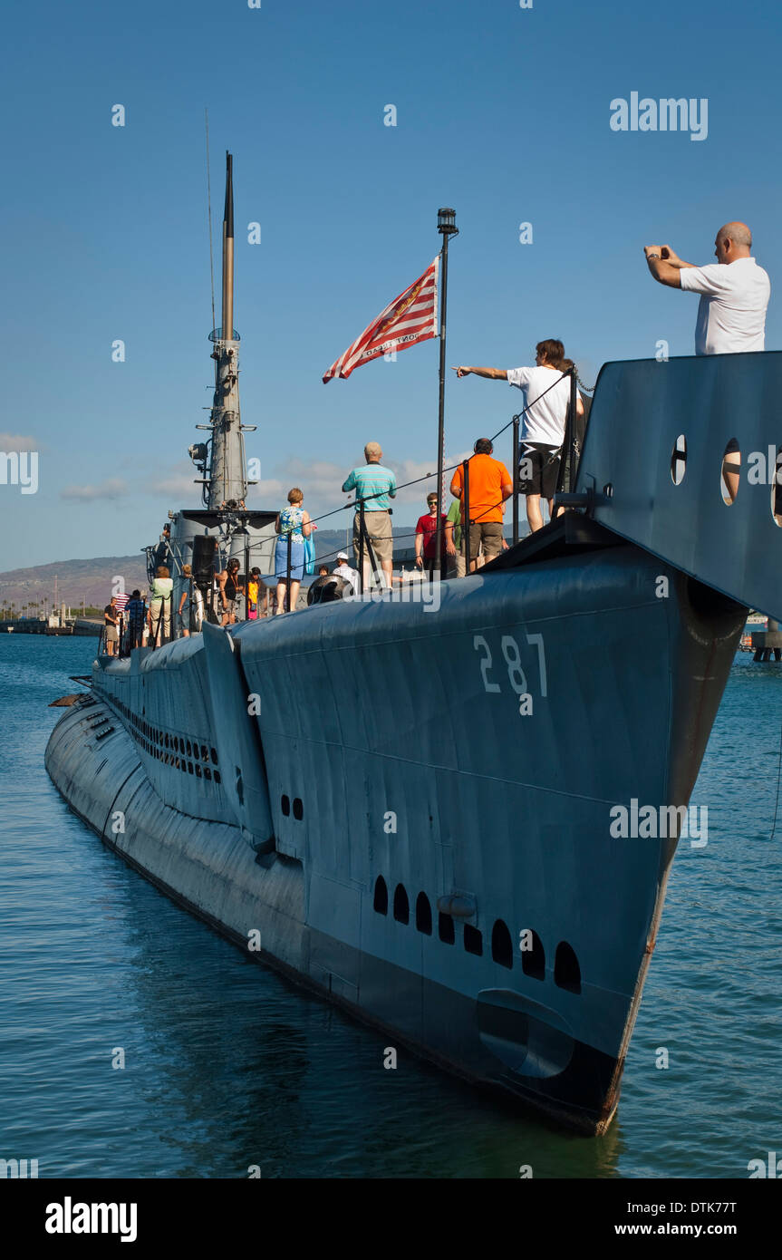 I turisti a bordo della USS Bowfin Submarine, Pearl Harbor, Oahu, Hawaii Foto Stock