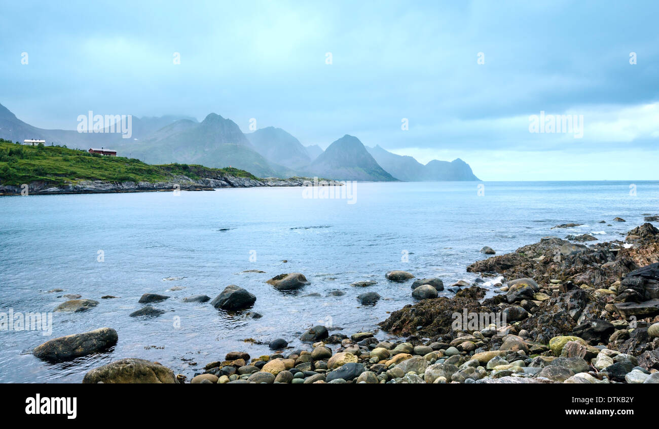 Estate Senja costa (Norvegia). Le nuvole. Foto Stock