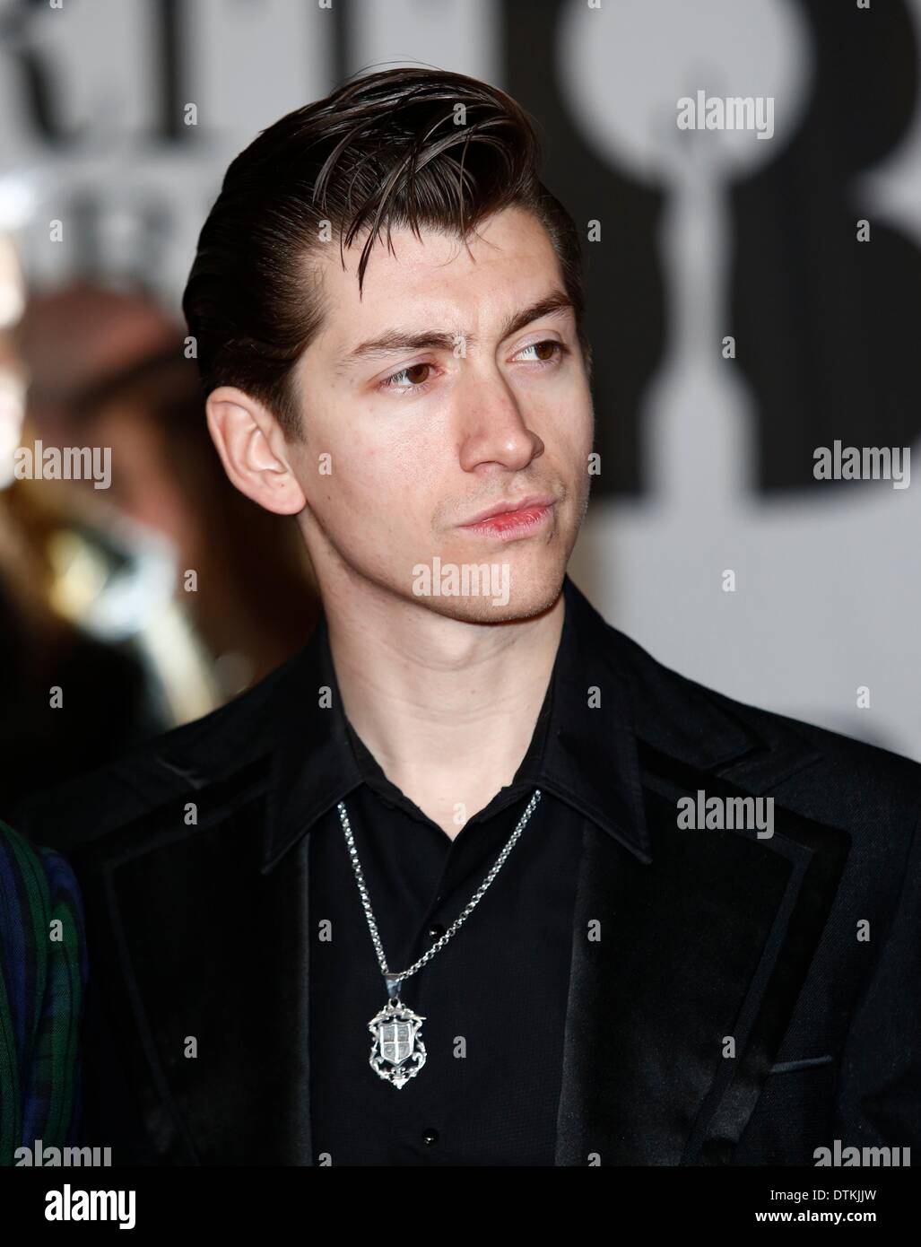 Londra, UK . 19 feb 2014. Alex Turner di Arctic Monkeys arriva a Brit Awards 2014 all'O2 Arena di Londra, Gran Bretagna, il 19 febbraio 2014. Foto: Hubert Boesl/dpa Credito: dpa picture alliance/Alamy Live News Foto Stock