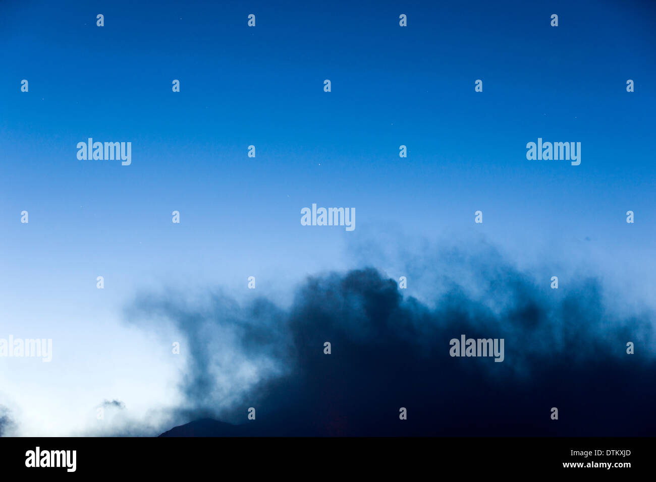 Cancellazione di nuvole temporalesche & Star Studded sky su montagne rocciose, Central Colorado, STATI UNITI D'AMERICA Foto Stock