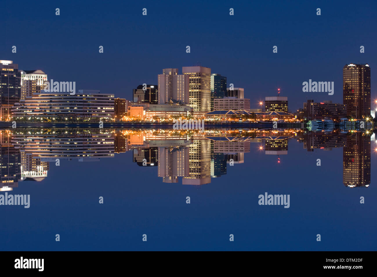 SKYLINE ELIZABETH FIUME NORFOLK Virginia STATI UNITI D'AMERICA Foto Stock