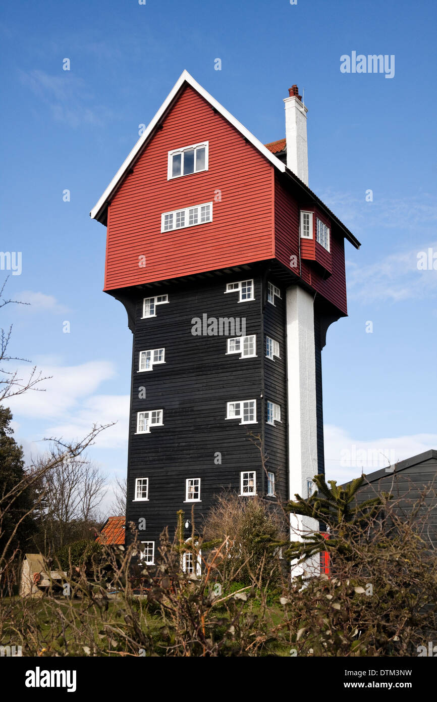 La 'casa tra le nuvole" a Thorpeness, Suffolk. Convertito water tower è adesso usato come alloggio per le vacanze. Foto Stock
