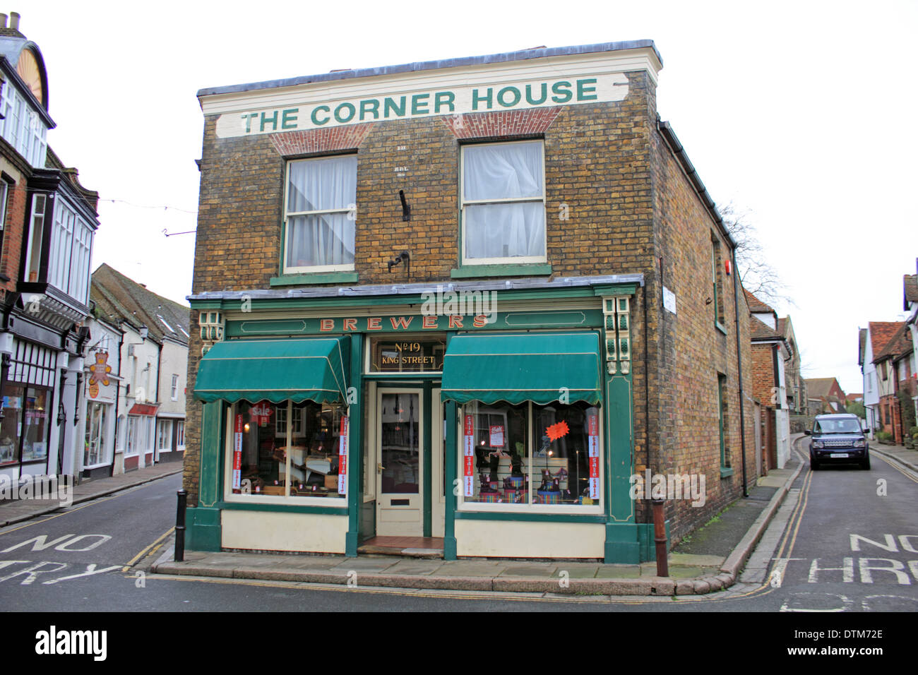 Il Corner House shop nella storica cittadina di Sandwich Kent, Inghilterra, Regno Unito. Foto Stock
