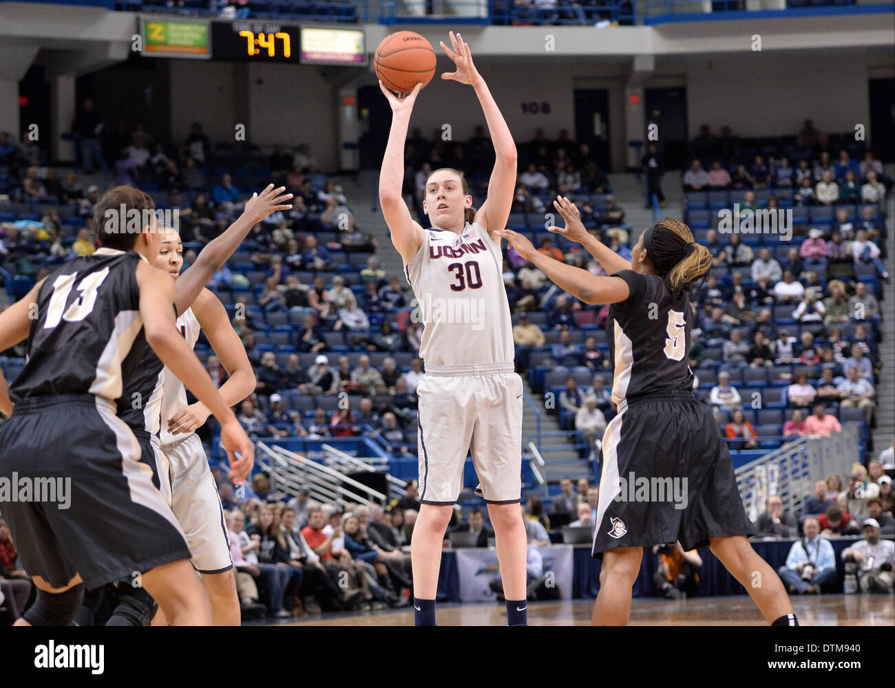 Hartford, CT, Stati Uniti d'America. 19 feb 2014. Mercoledì 19 Febbraio 2014: durante la prima metà del NCAA womens gioco di basket tra Central Florida e nel Connecticut a XL centro di Hartford, CT. Bill Shettle / Cal Sport Media. © csm/Alamy Live News Foto Stock