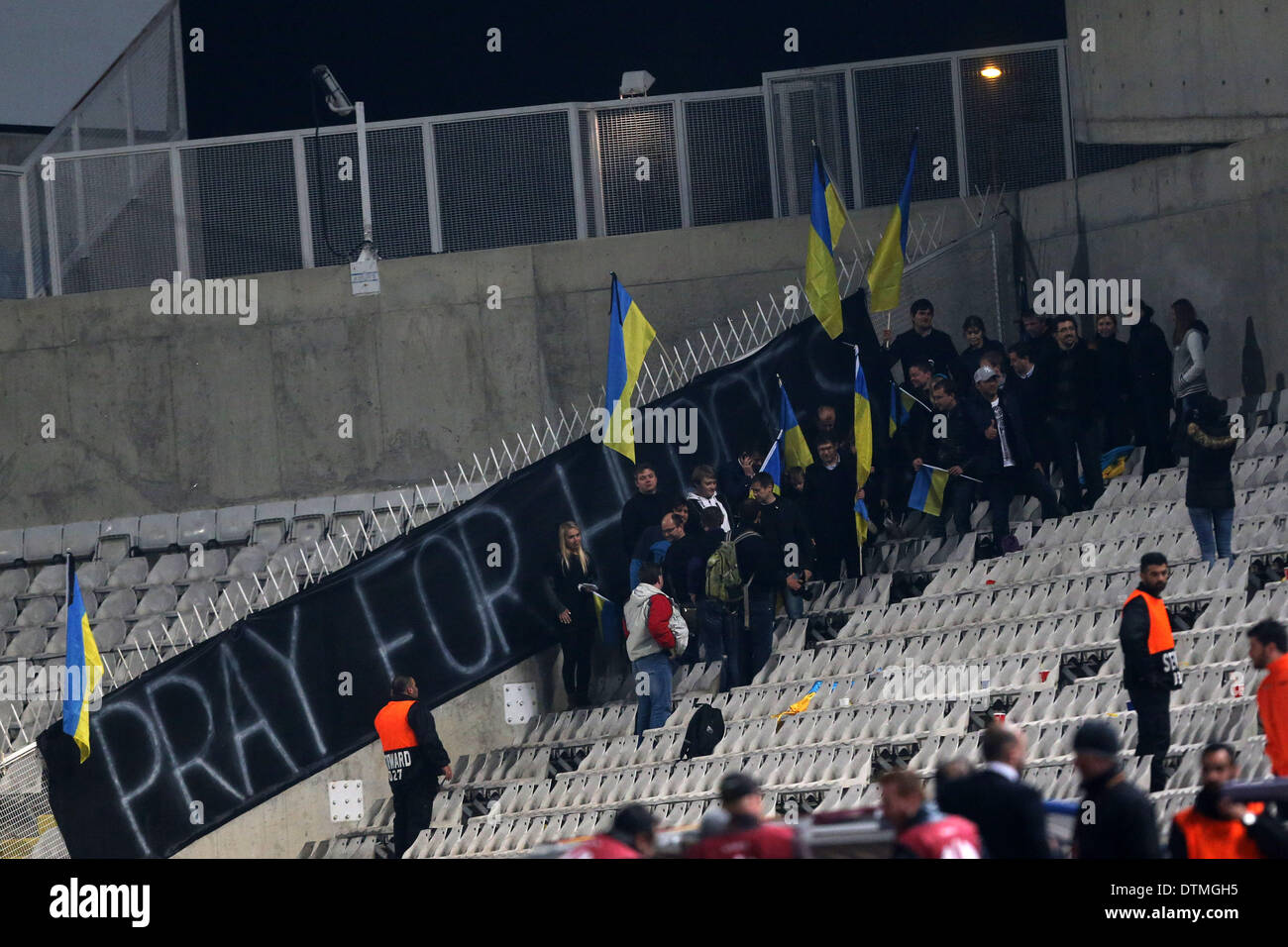 Nicosia, Cipro. Xx Febbraio 2014. Dinamo Kiev è un fan del gioco durante la partita contro di Europa League a GSP Stadium. Credito: Yiannis Kourtoglou/Alamy Live News Foto Stock