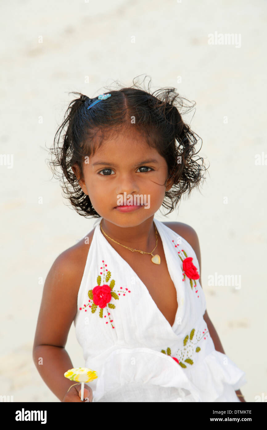 Maldive, Maafushi Isola, bambina, Foto Stock