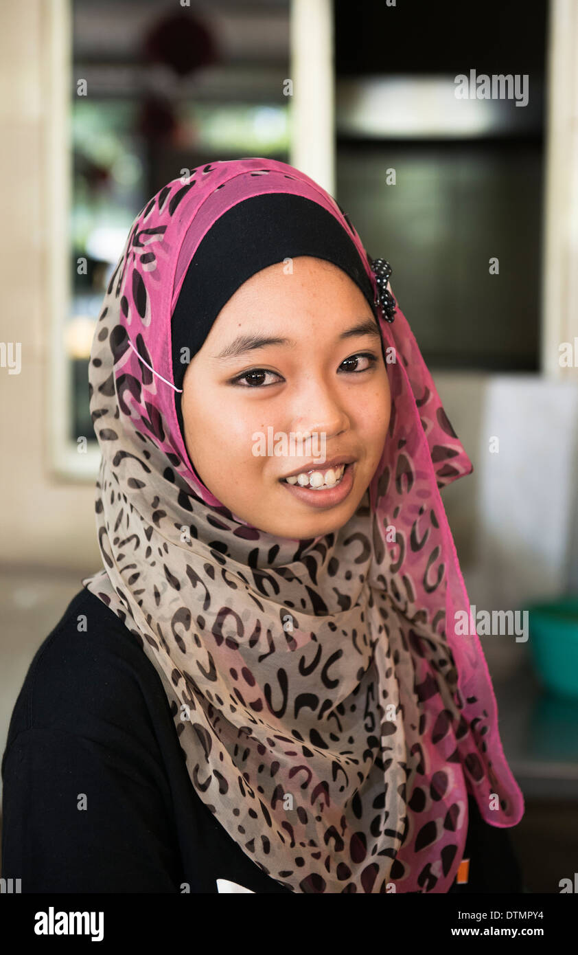 Ritratto di una giovane e bella donna dal Sarawak. Foto Stock