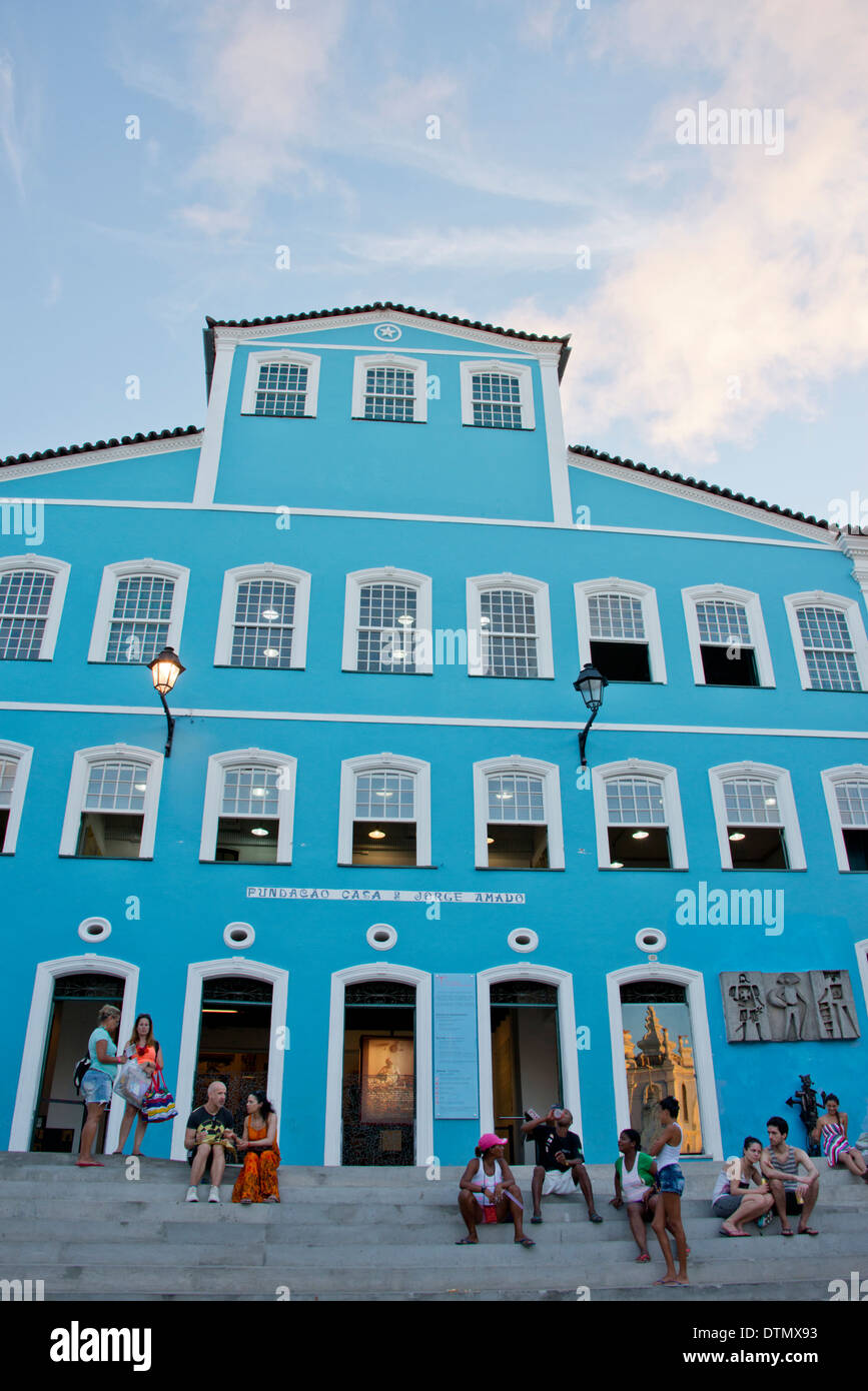 Il Brasile, Bahia Salvador. Pelourinho, Sito Patrimonio Mondiale dell'UNESCO, architettura nel XVIII c. "Monta" o slave in piazza del mercato. Foto Stock