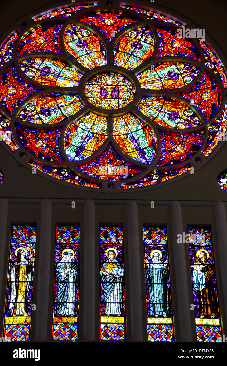 Il Brasile, Fortaleza. Cattedrale Metropolitana, neogotica chiesa costruita tra il 1939-1978, noto per le sue finestre di vetro colorato. Foto Stock