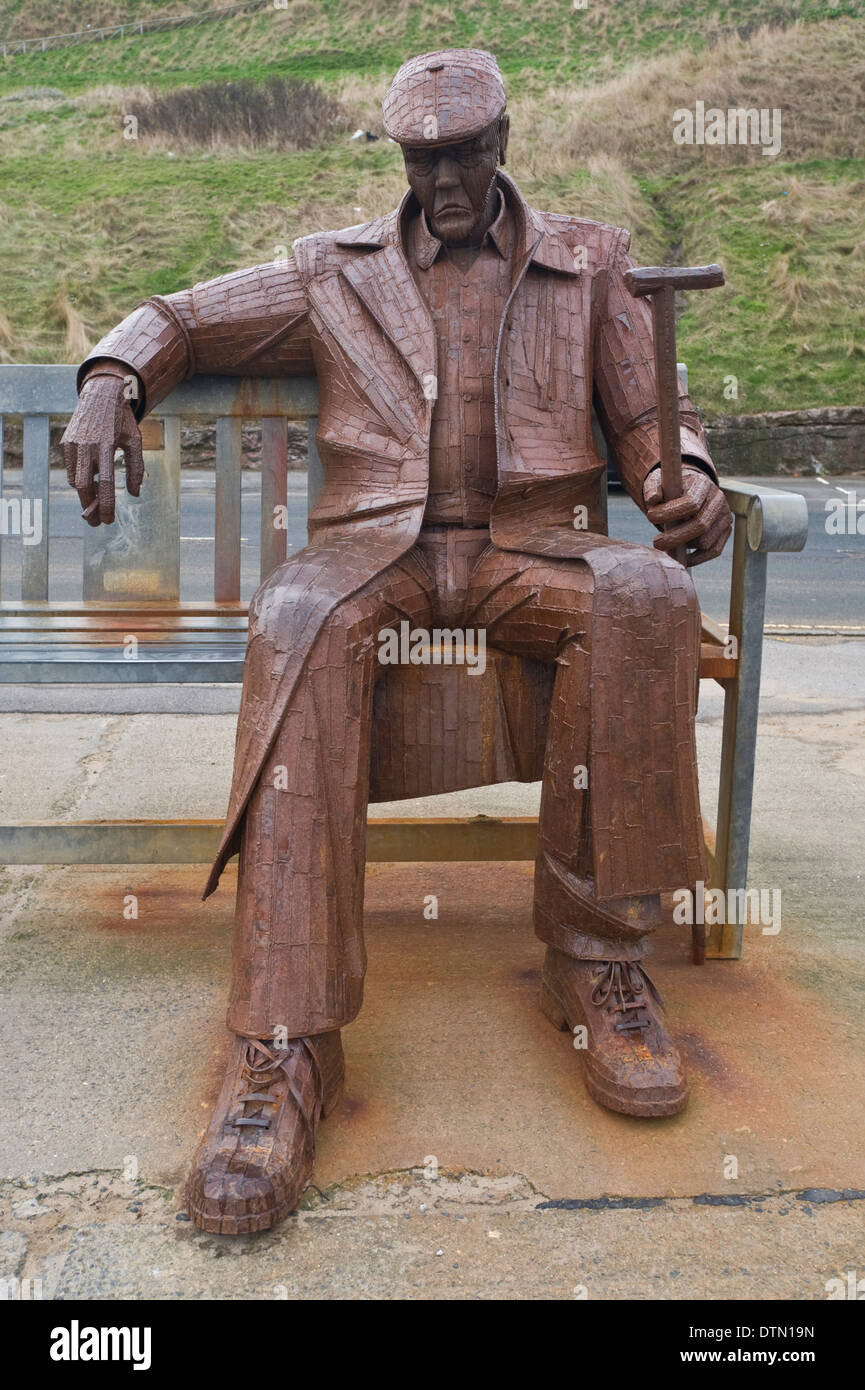 Freddie Gilroy & Belsen lottatori scultura a North Beach in Scarborough North Yorkshire England Regno Unito Foto Stock